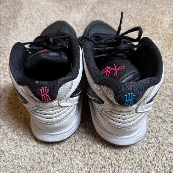 NIKE KYRIE INFINITY SOUTH BEACH BASKETBALL SHOES - Picture 4 of 7